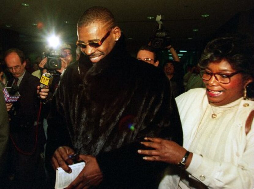 ORG XMIT: [NM_26IrvinA] Caption: 3-26-96. Dallas Cowboys star Michael Irvin leaves the...