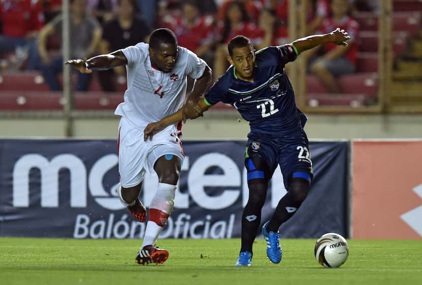 Panamanian player Rolando Escobar (R) and Canada's Doneil Henry vie for the ball during a...
