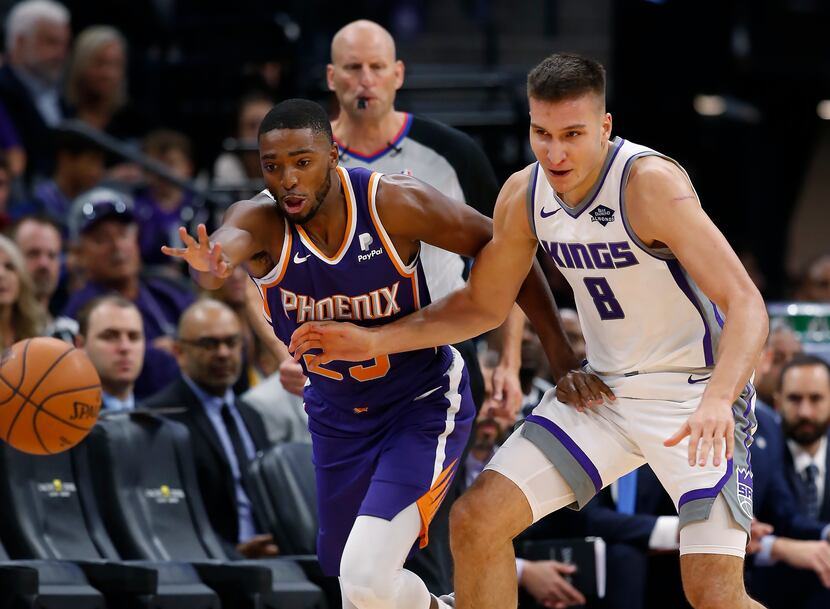 Phoenix Suns forward Mikal Bridges, left, and Sacramento Kings guard Bogdan Bogdanovic...
