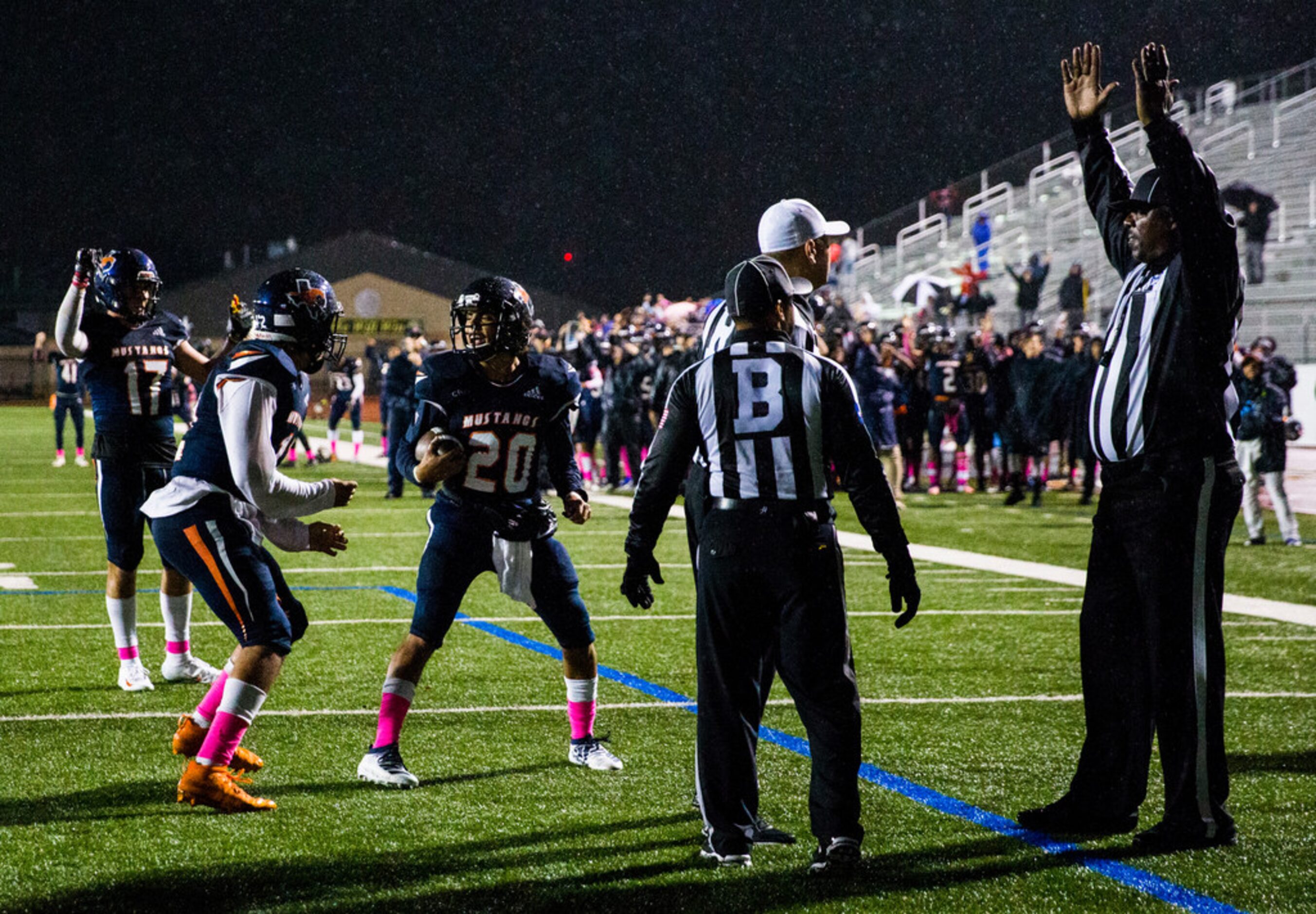 Sachse players react after an official signals the winning touchdown during the fourth...