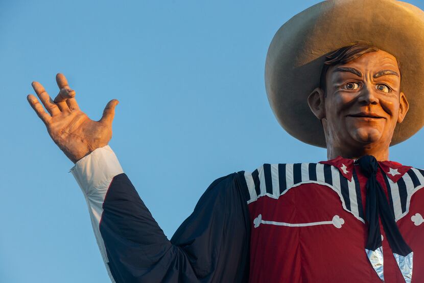 Big Tex's right hand has mechanisms in each joint that allow the fingers to bend. But this...