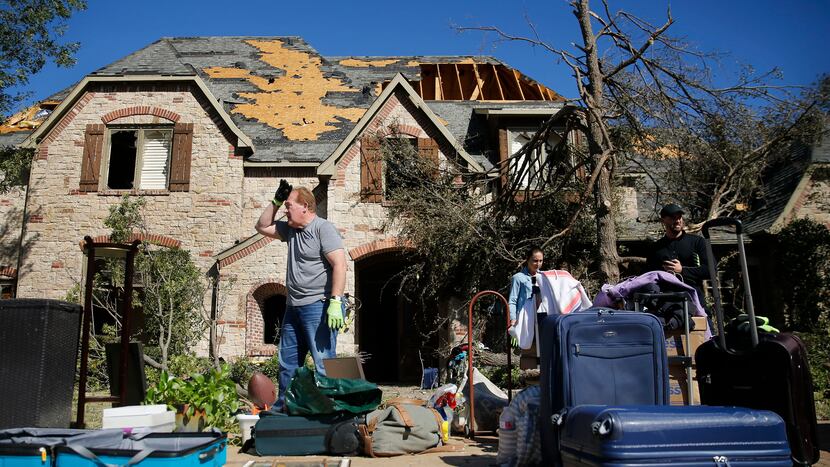 Tornadoes leave behind heavy damage, power outages after moving through Dallas