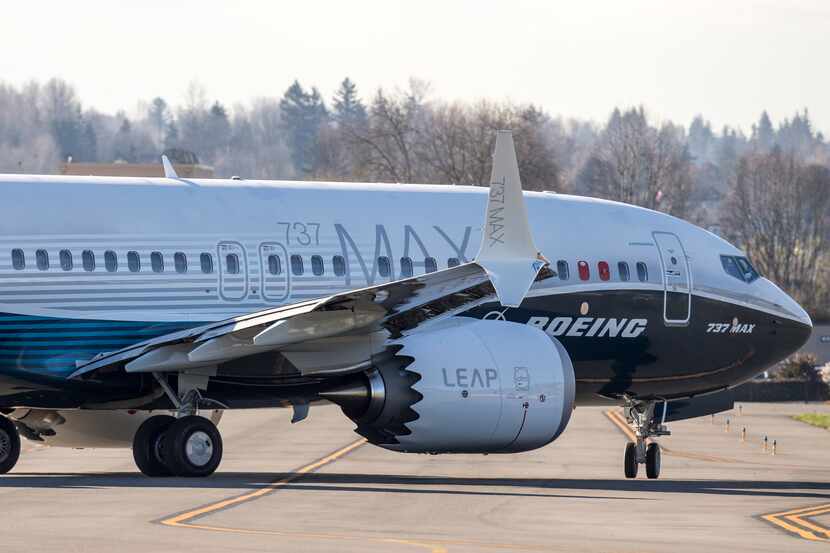 Una nave Boeing 737 Max 7 sale de la fábrica en Renton, Washington, en 2018.