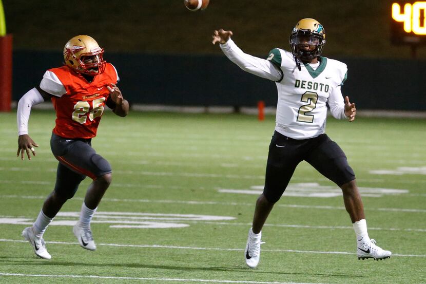 Desoto's Shun'Darion Ward passes the ball in front of Jacob Beatey (25) during the second...