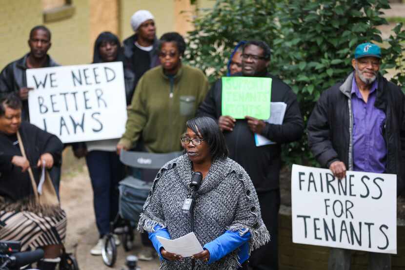 Odette Edwards (center) speaks outside the Bryan Song Apartments on Jan. 15, 2019, in...