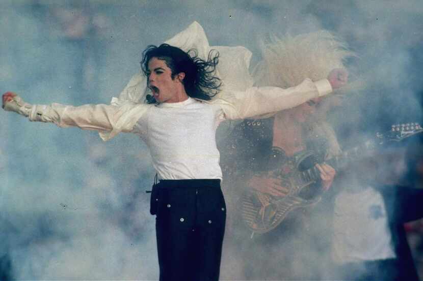 Michael Jackson marcó un hito en 1993 con su presentación en el Half Time Show del Super...