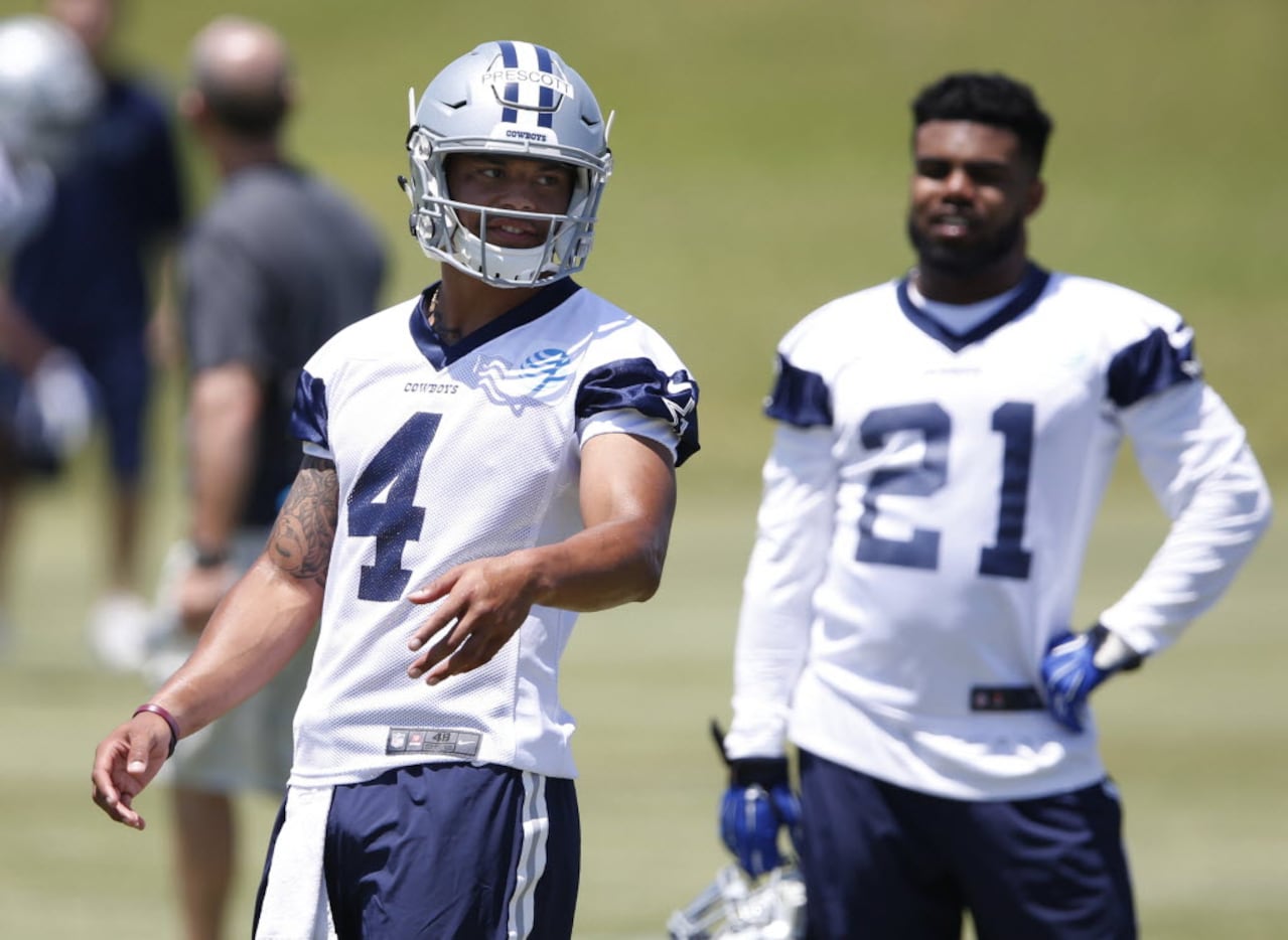 Dallas Cowboys quarterback Dak Prescott wears Nike shoes before playing the  Washington Football Team in an NFL football game in Arlington, Texas,  Sunday, Dec. 26, 2021. (AP Photo/Ron Jenkins Stock Photo - Alamy