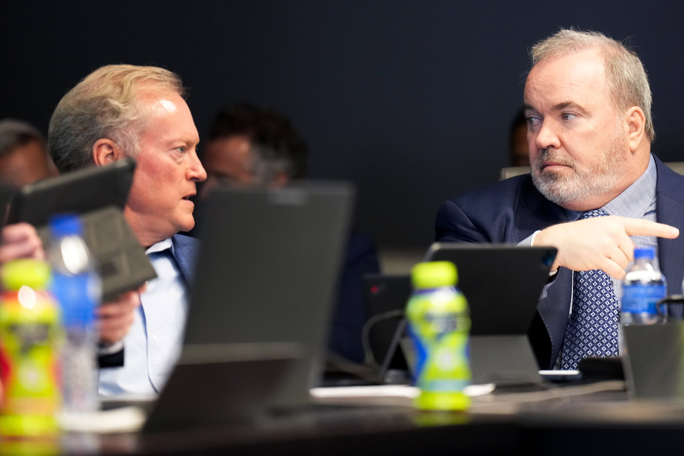 Dallas Cowboys head coach Mike McCarthy (right) talks with executive vice president Jerry...