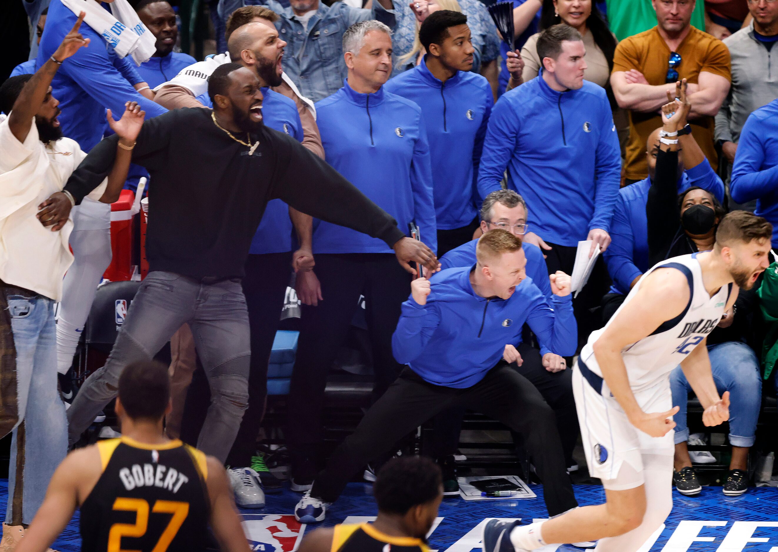 The Dallas Mavericks bench erupts in celebrations after forward Maxi Kleber (right) nailed a...