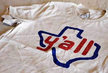 El mapa de Texas y una expresión popular son parte del diseño de esta popular camiseta.