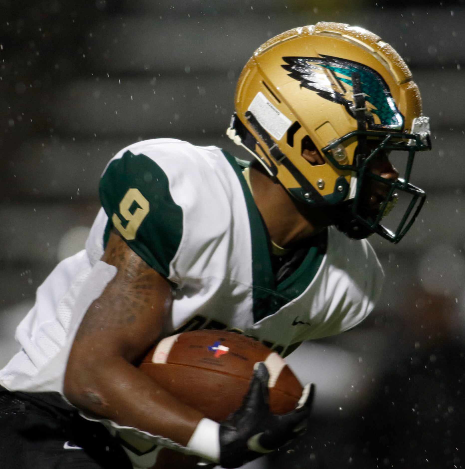 DeSoto linebacker Ridarius Branch (9) recovers a fumble from Mansfield Summit quarterback...