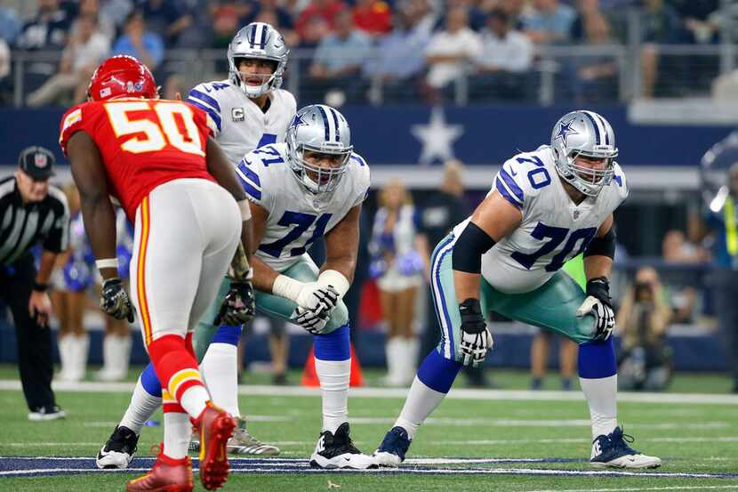 Kansas City Chiefs' Justin Houston (50) lines up against Dallas Cowboys offensive tackle...