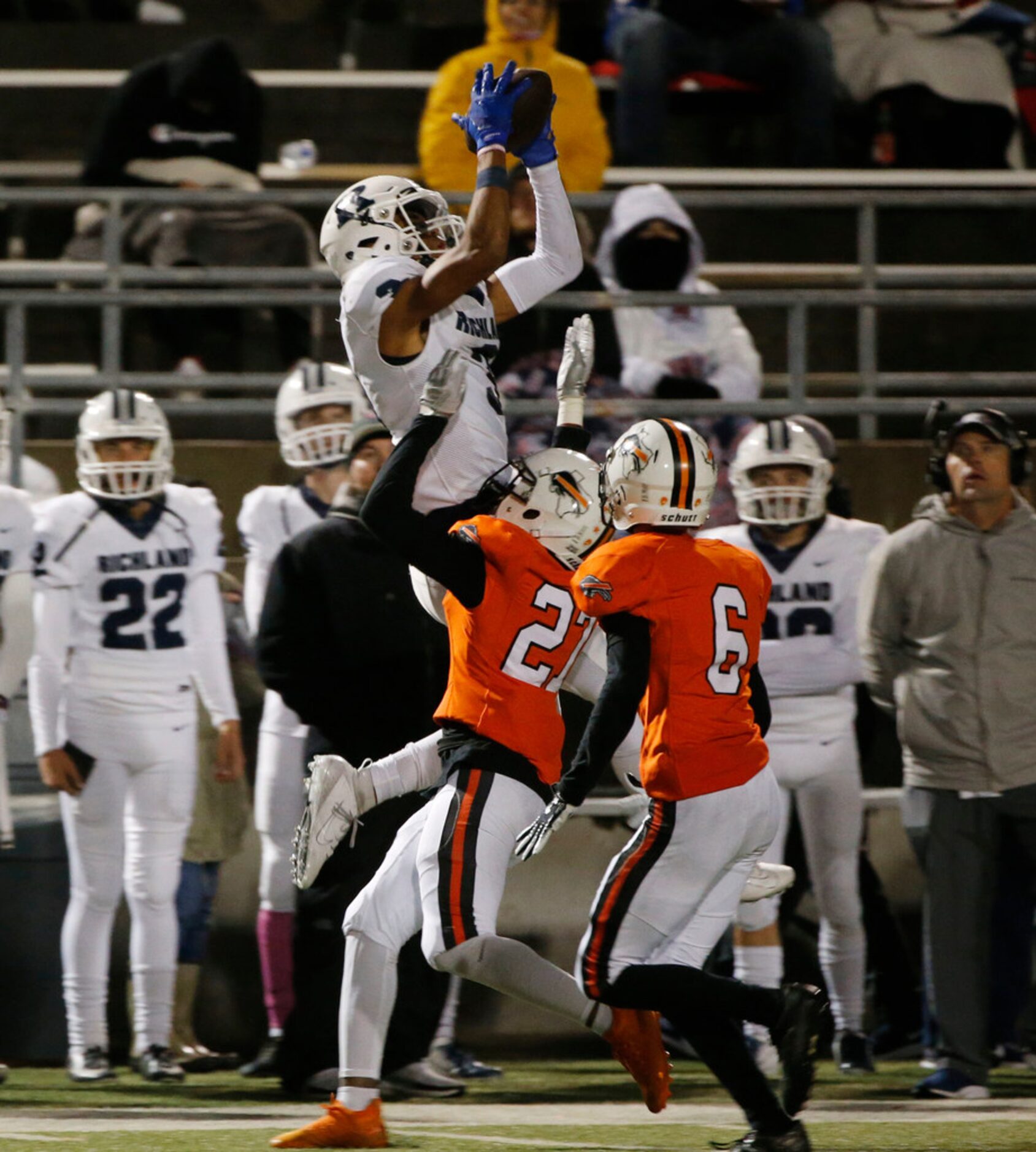 Richland's C.J. Baskerville (3) catches a pass as he is defended by Haltom's Julius Hare...