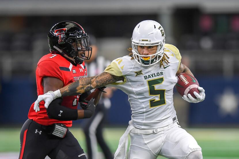 LUBBOCK, TX - NOVEMBER 24: Wide receiver Jalen Hurd #5 of the Baylor Bears tries to get past...