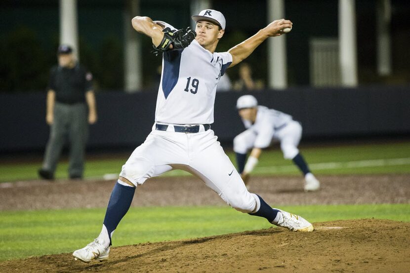 Jesuit's Kyle Muller pitches during the ninth inning against Conroe Oak Ridge in Game 2 of a...