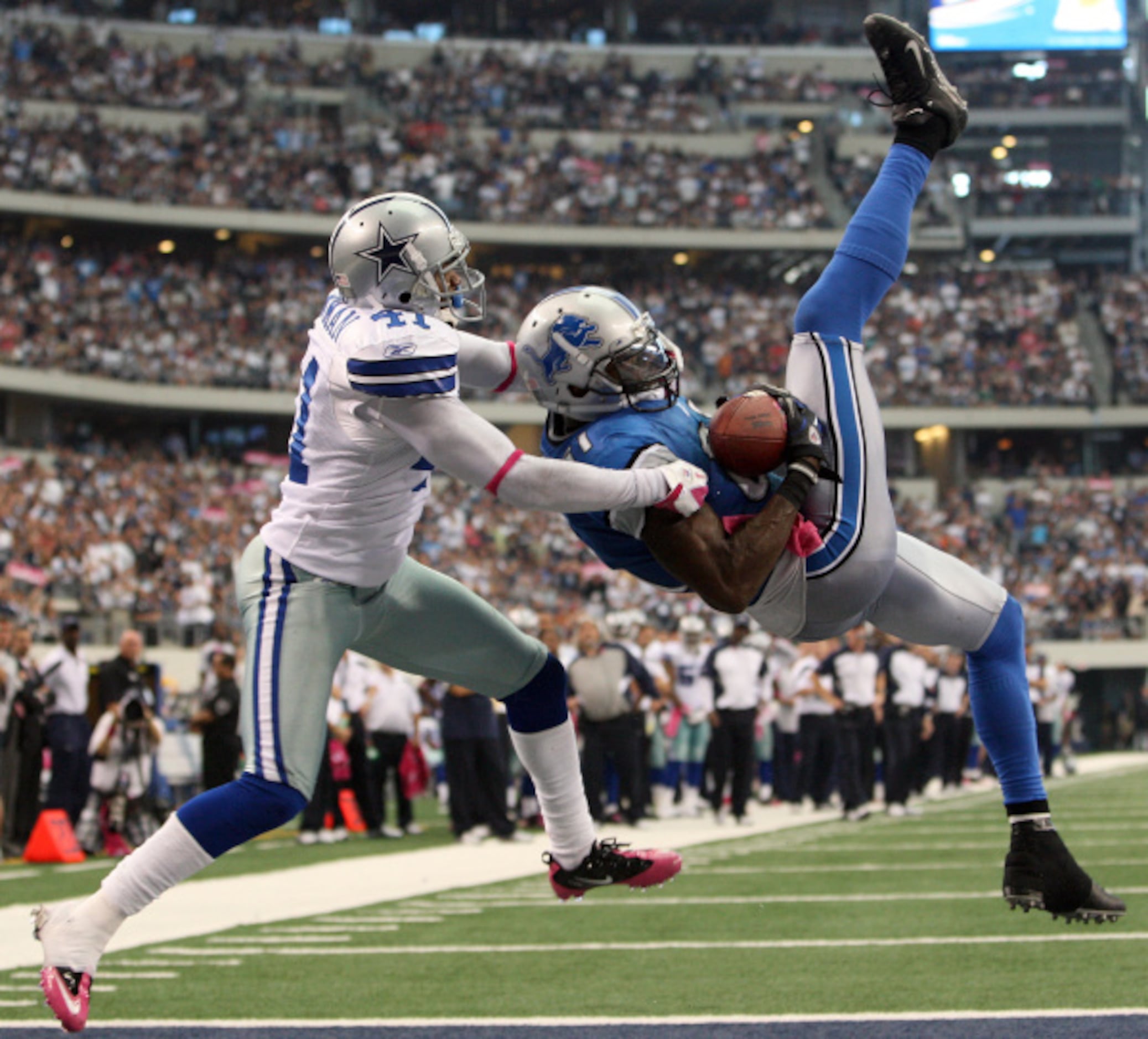 Matthew Stafford and Calvin Johnson of the Detroit Lions celebrate