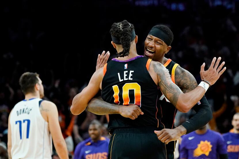 Phoenix Suns guard Damion Lee (10) celebrates his go-ahead shot against the Dallas Mavericks...