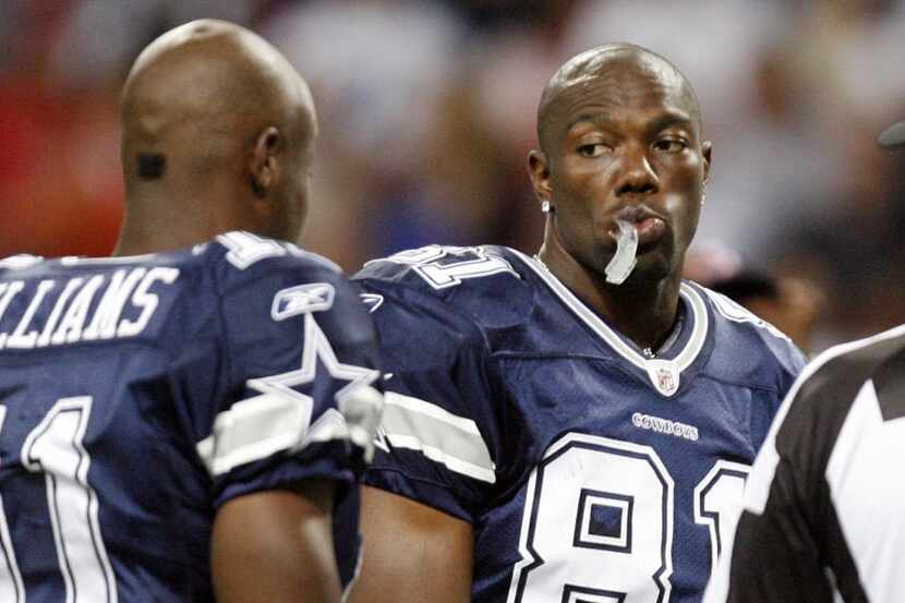 Dallas Cowboys Terrell Owens (81) and Roy Williams (11) in a game against the St. Louis Rams...