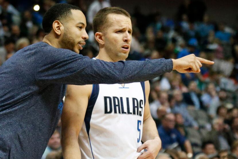 Dallas Mavericks J.J. Barea (5) and Devin Harris (20) confer during a time out during the...