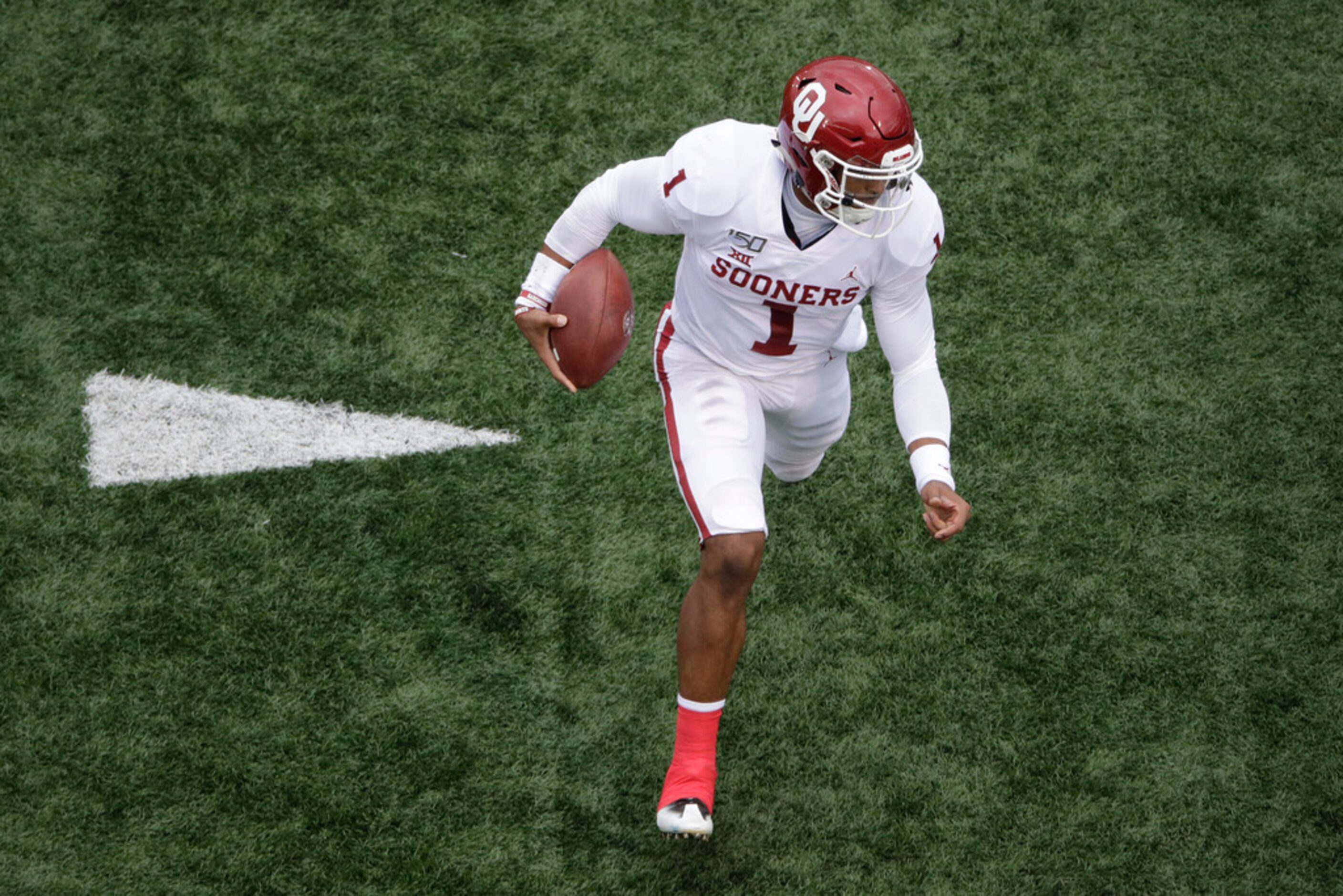 Oklahoma quarterback Jalen Hurts (1) runs the ball during the first half of an NCAA college...