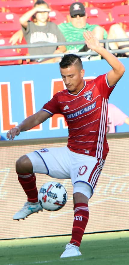 FC Dallas' Mauro Diaz (10) controls the ball during first half action against Vancouver...