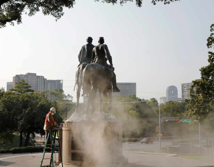 Michael van Enter works on removing the Robert E. Lee statue at Robert E. Lee Park in Dallas...