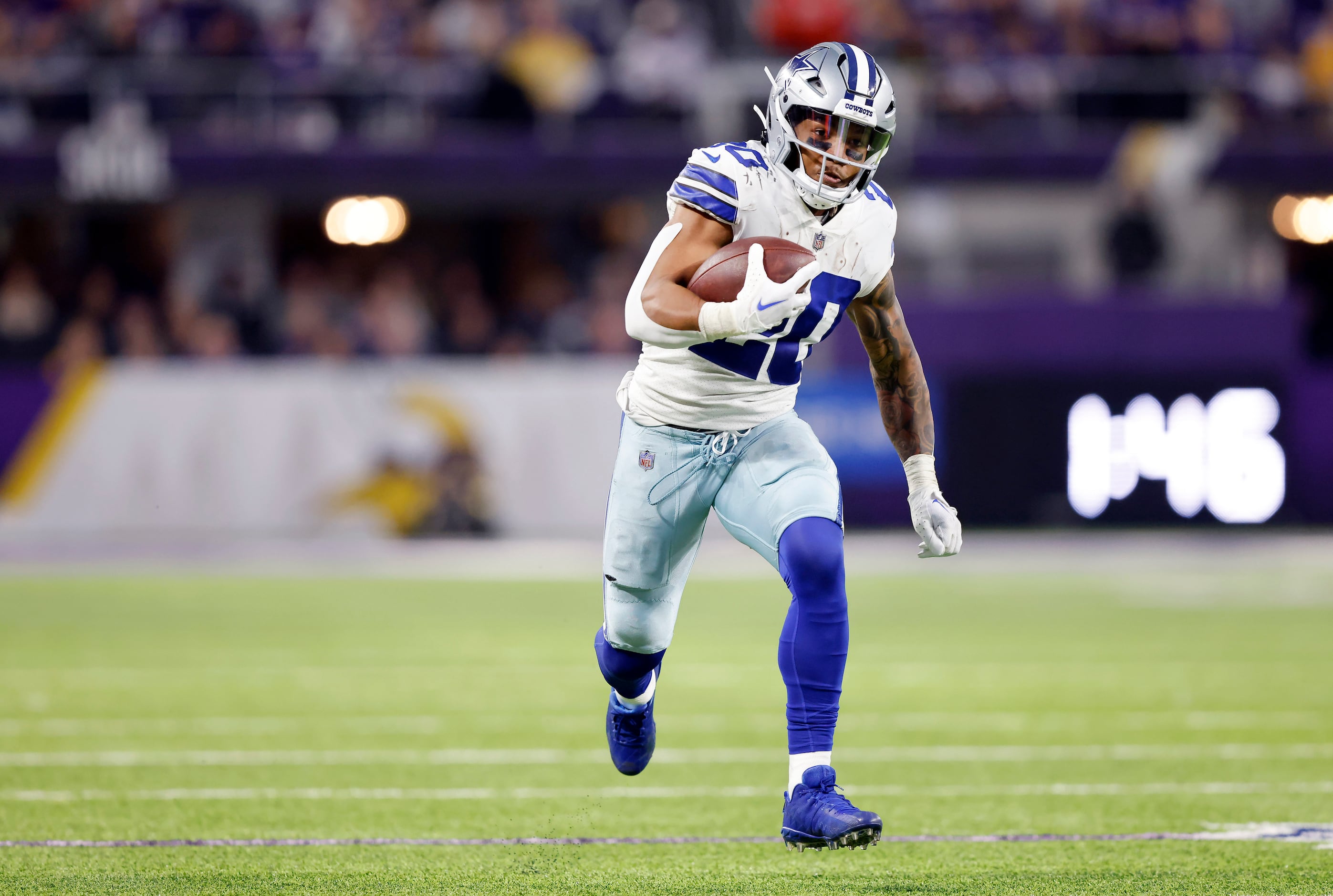 Cowboys' Ezekiel Elliott raised salaries for other running backs, including  Vikings' Dalvin Cook