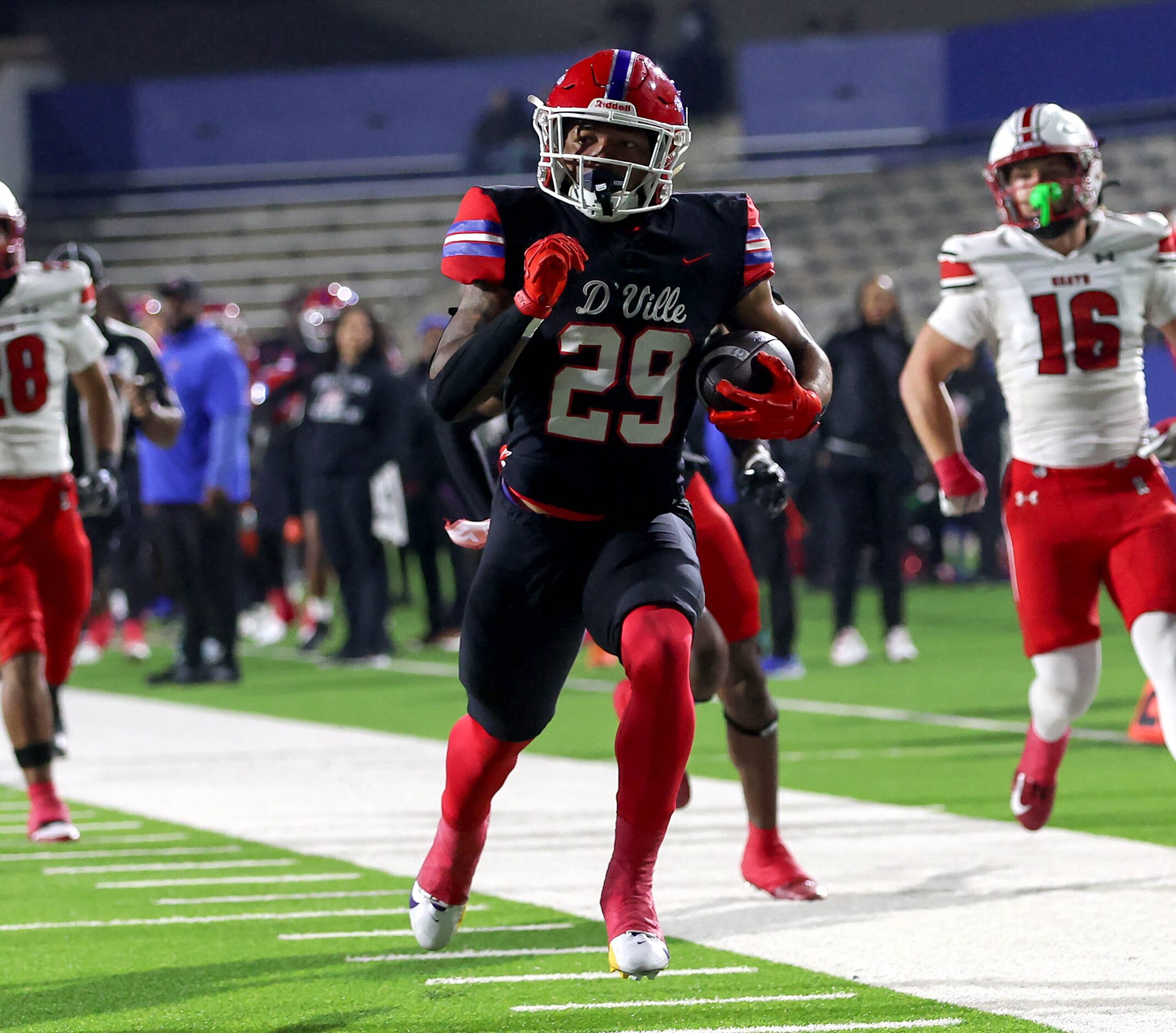 Duncanville running back Caden Durham (29) run to the endzone for a touchdown against...