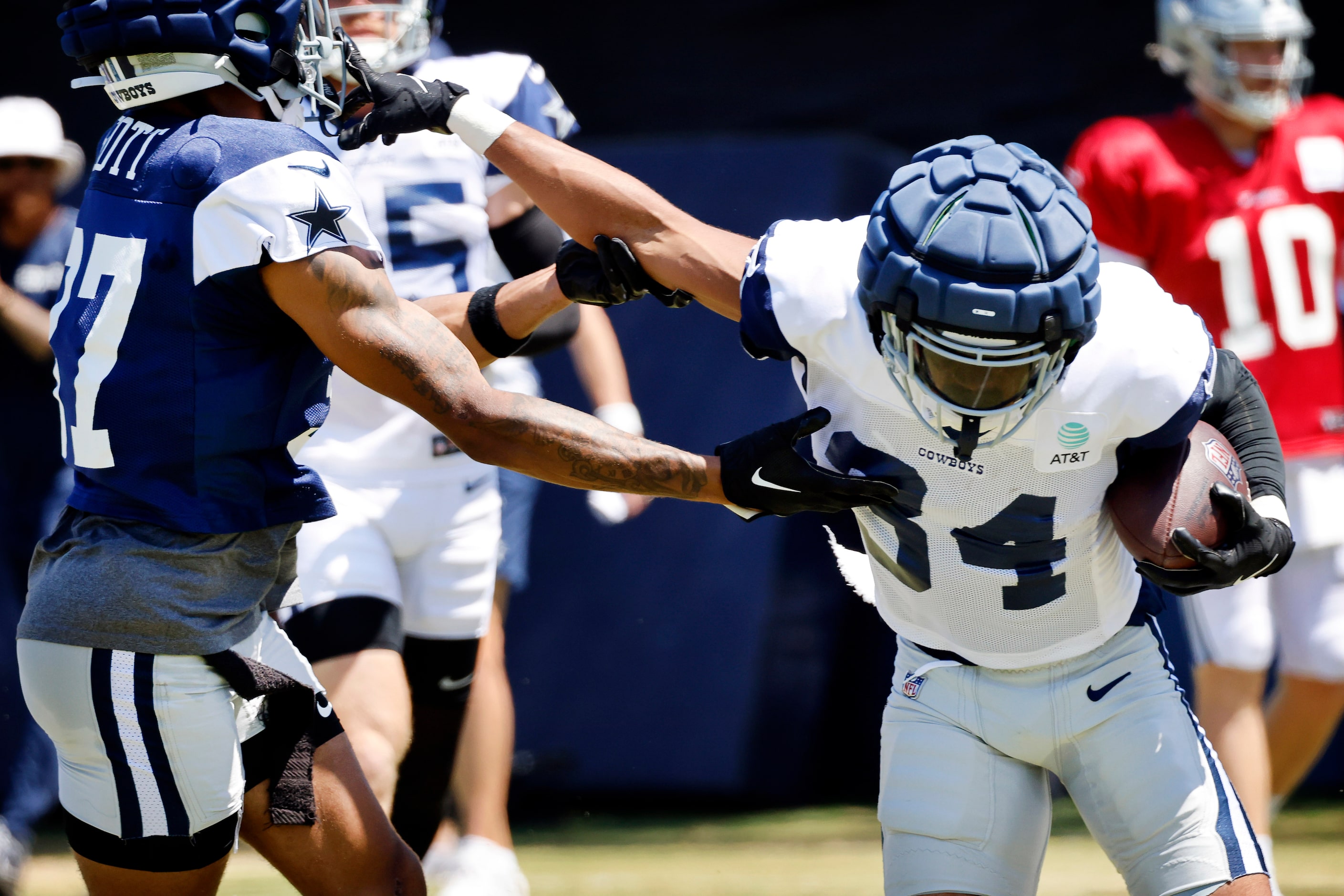 Dallas Cowboys running back Malik Davis (34) gets a stiff arm to cornerback Eric Scott Jr....