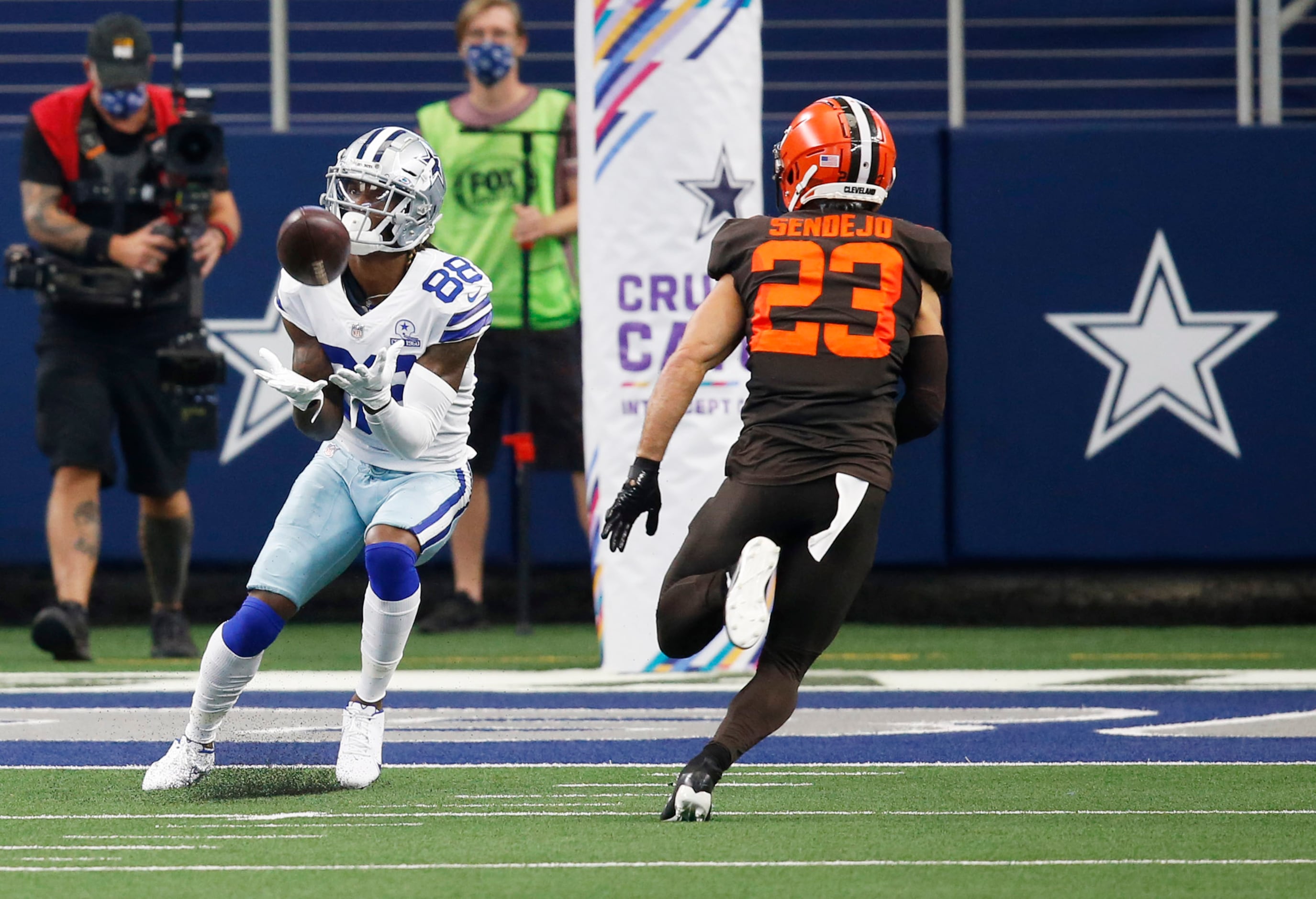 Cowboys pick off stumbling Giants' comeback attempt