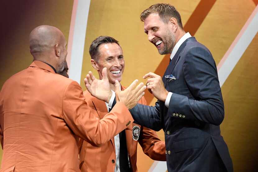 Dirk Nowitzki, right, is congratulated by presenters Jason Kidd, left, and Steve Nash,...