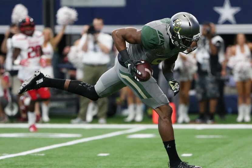 Baylor Bears wide receiver KD Cannon (9) scores a receiving touchdown in the first quarter...