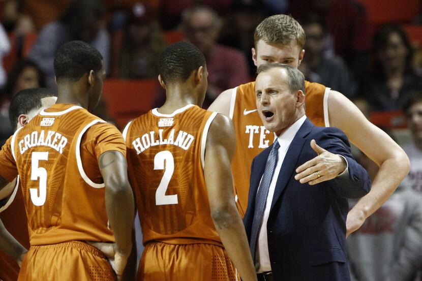 Texas coach Rick Barnes, right, talks to his players during the first half of an NCAA...