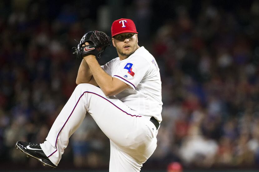 Former Rangers relief pitcher Shawn Tolleson signed with Tampa Bay on Monday.