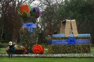 Michelle Shook, from Texas Gardener Magazine, takes a photo of the picnic-themed topiaries...