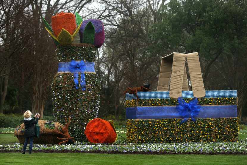 Michelle Shook, from Texas Gardener Magazine, takes a photo of the picnic-themed topiaries...