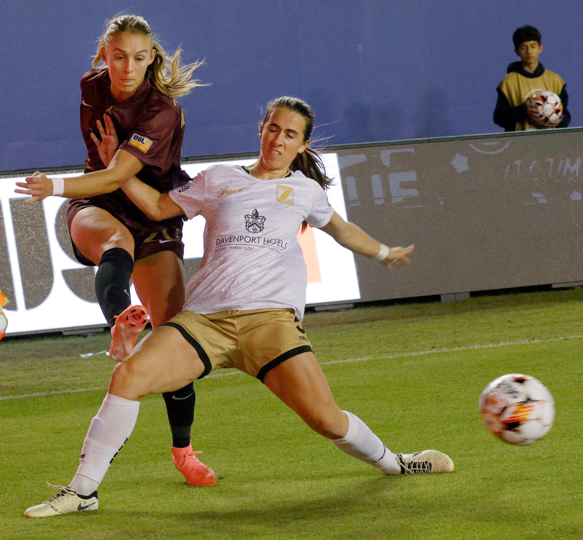 Dallas Trinity forward Allie Thornton (20), left, passes the ball as Spokane Zephyr defender...