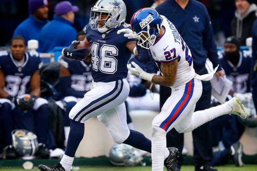 FILE - Dallas Cowboys running back Alfred Morris (46) keeps New York Giants free safety...