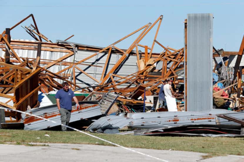 Edificio afectado por el tornado el domingo 22 de octubre cerca de Norman, Oklahoma. (AP)
