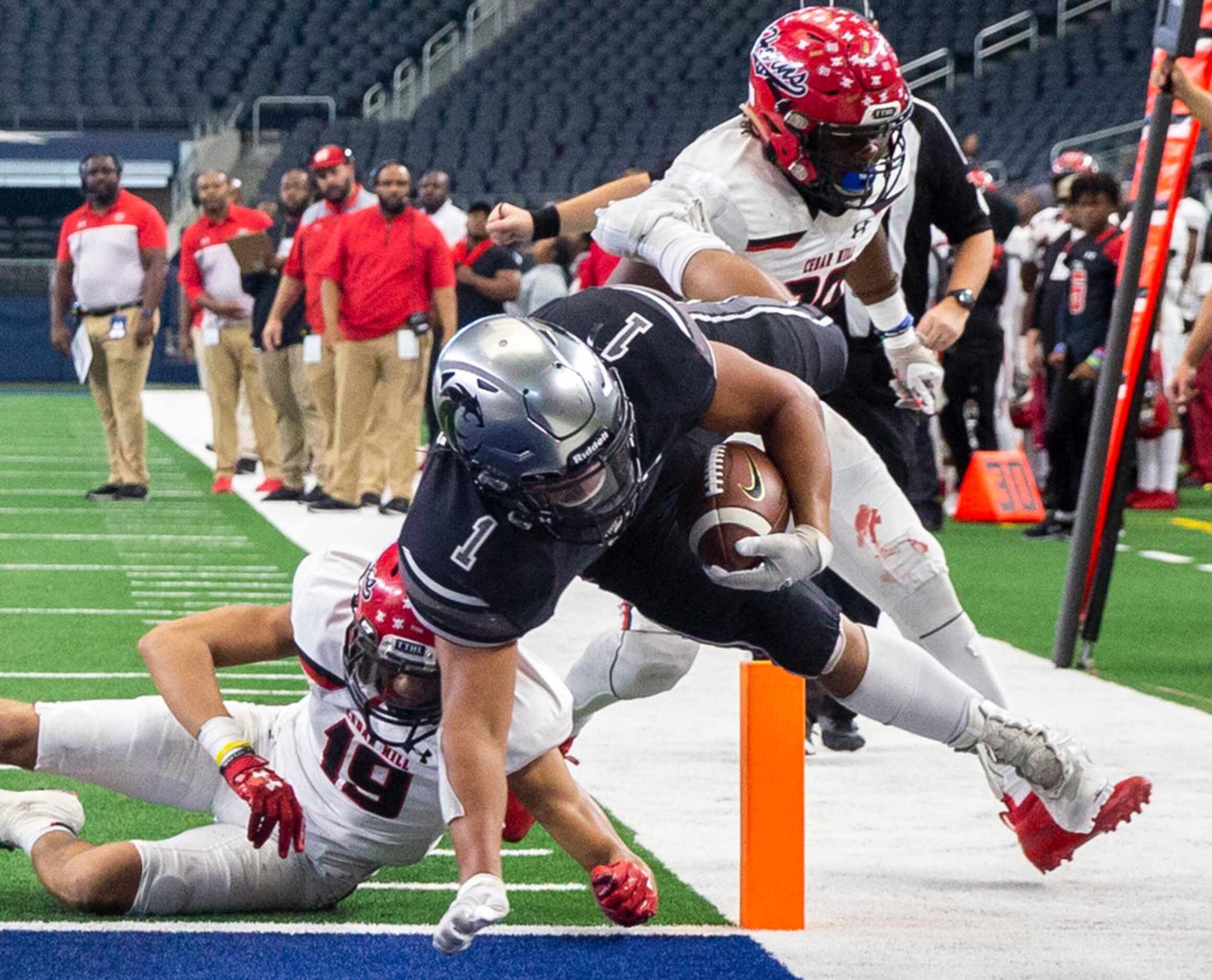 Denton Guyer running back Kaedric Cobbs (1) barely crosses into the end zone during the...