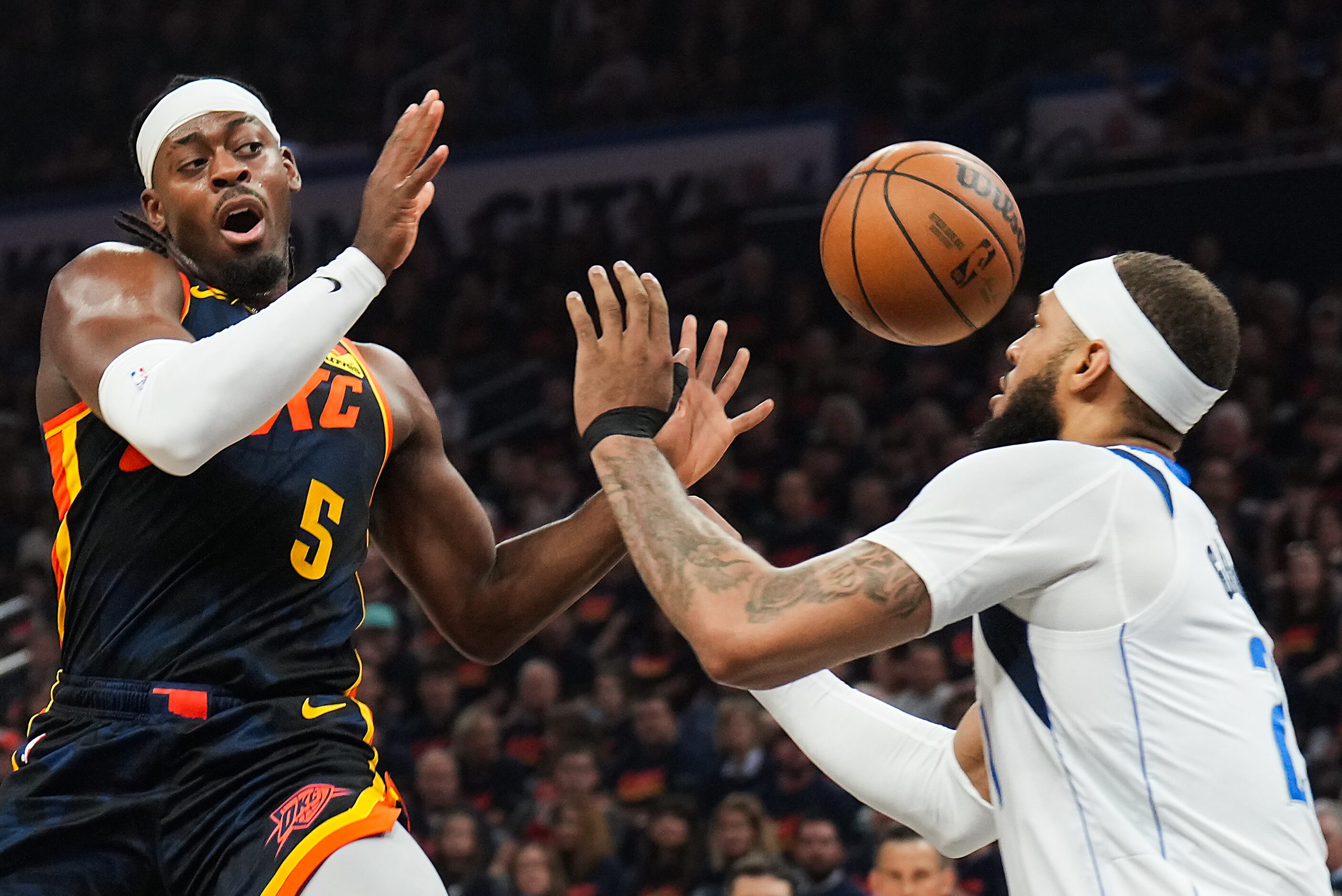 Oklahoma City Thunder guard Luguentz Dort (5) passes the ball as Dallas Mavericks center...