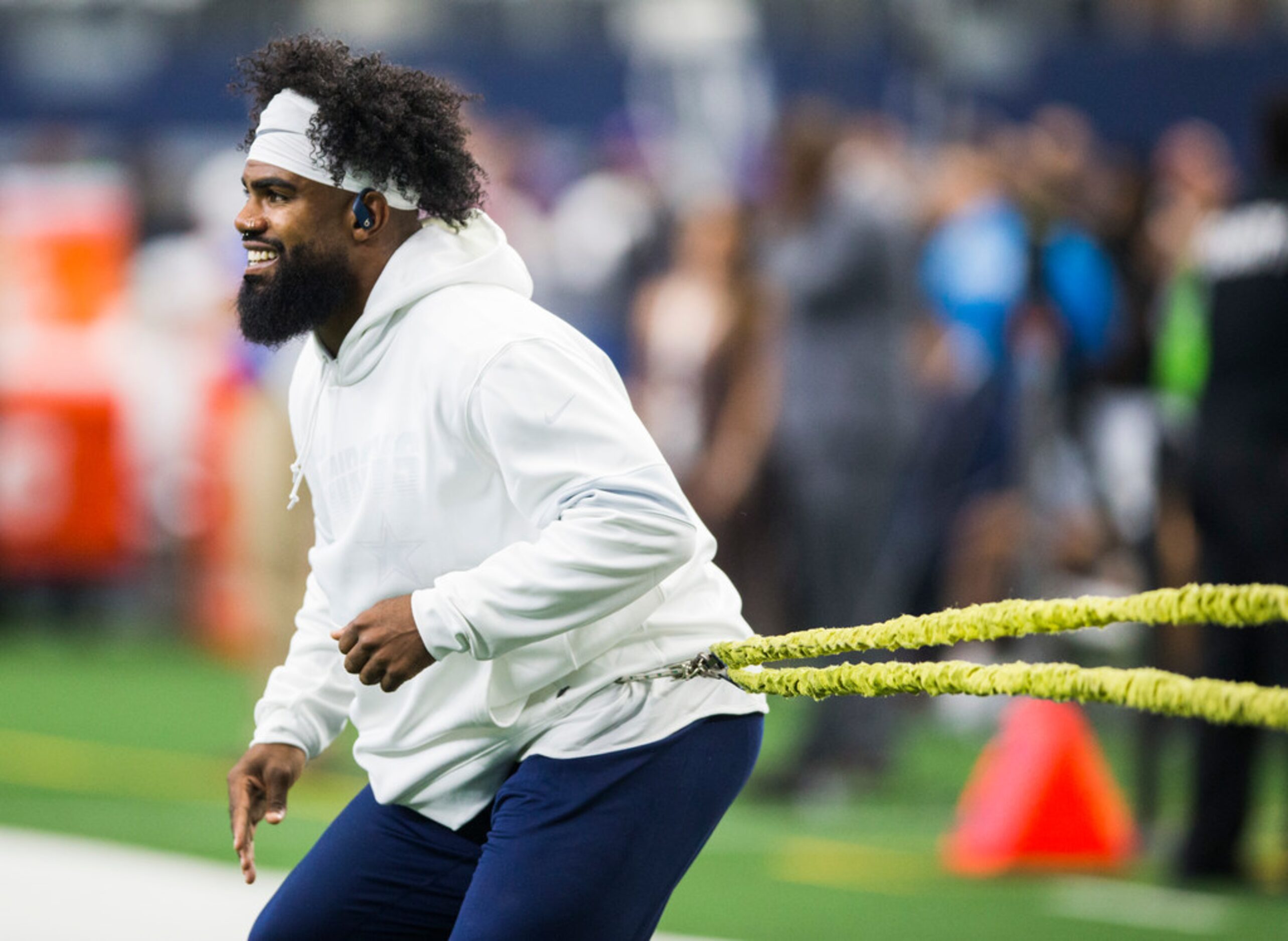 Dallas Cowboys running back Ezekiel Elliott (21) warms up before an NFL game between the New...