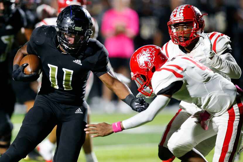 Kaufman junior running back Braxton Garmon (11) looks for room against Terrell sophomore...