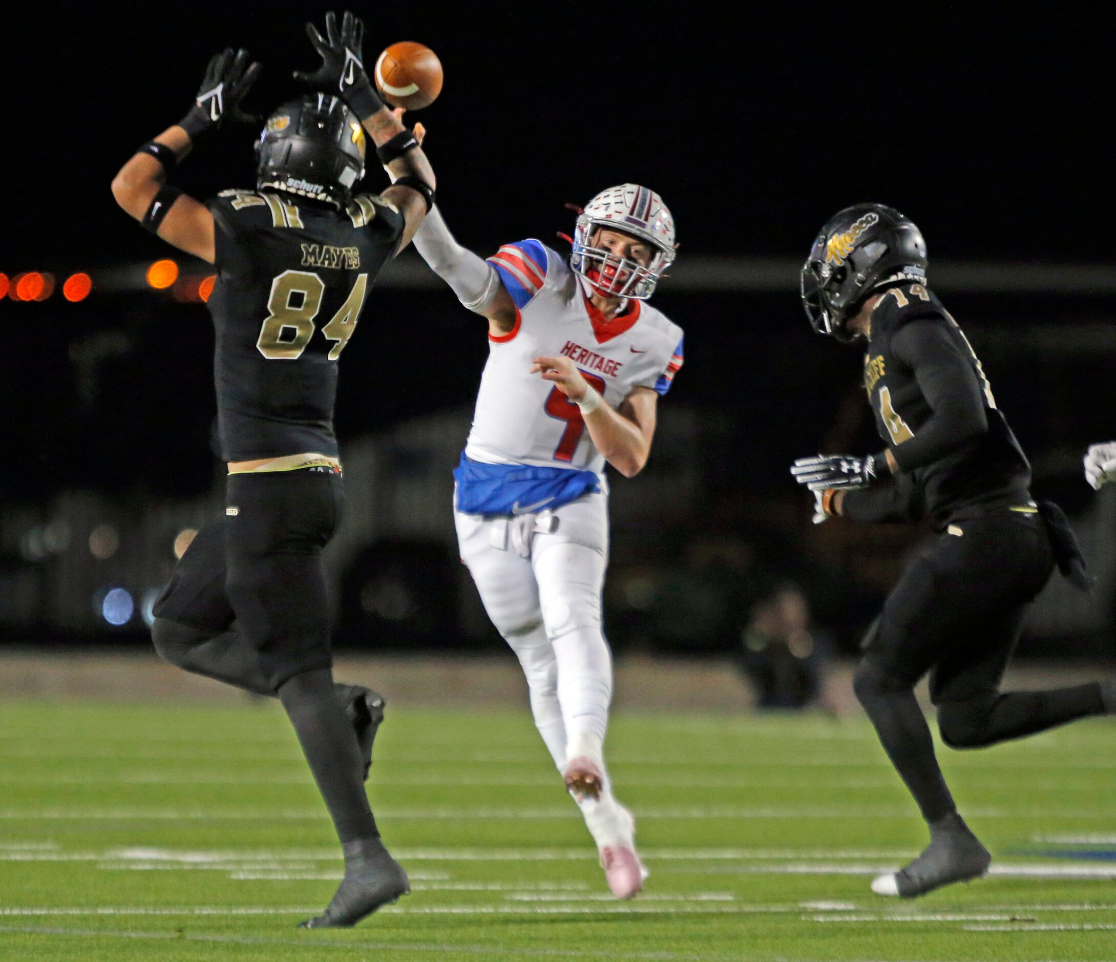 Midlothian Heritage high QB Carter Rutenbar (9) throws a pass over a South Oak Cliff high...