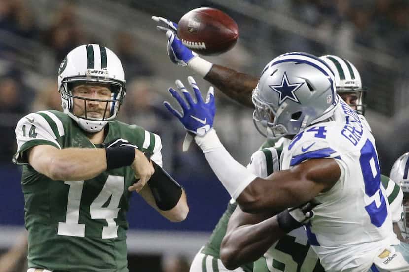 New York Jets quarterback Ryan Fitzpatrick (14) throws a pass under pressure from Dallas...