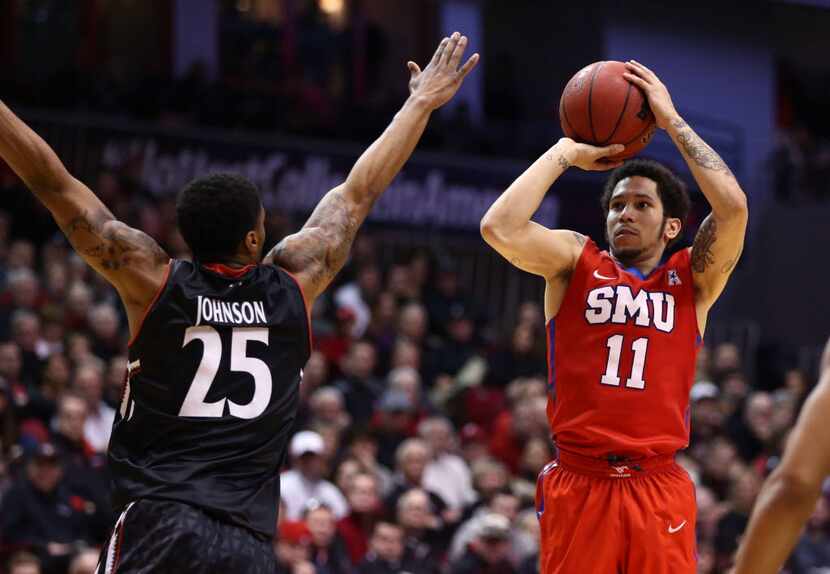 Mar 6, 2016; Cincinnati, OH, USA; Southern Methodist Mustangs guard Nic Moore (11) shoots as...