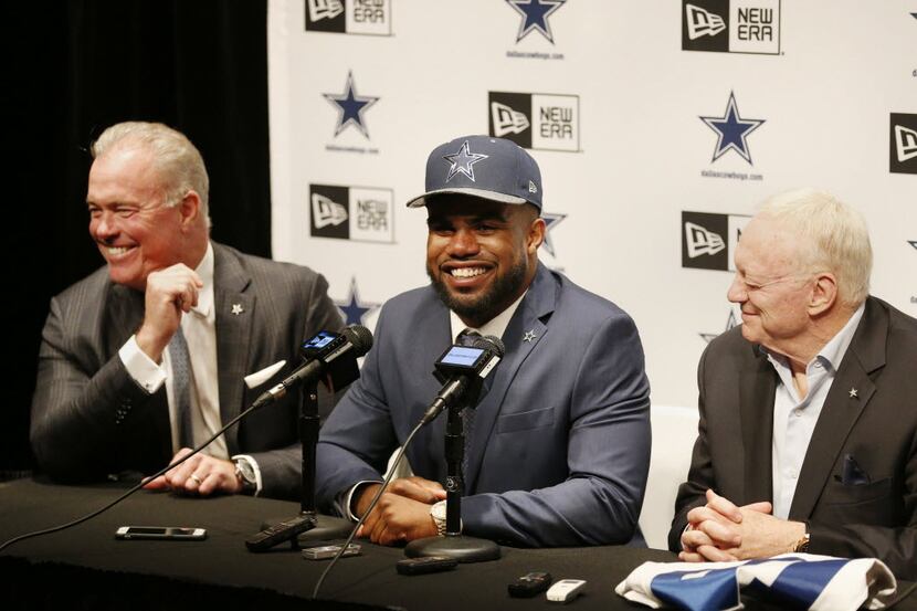 Running back Ezekiel Elliott (center), who played for Ohio State, is introduced by Dallas...