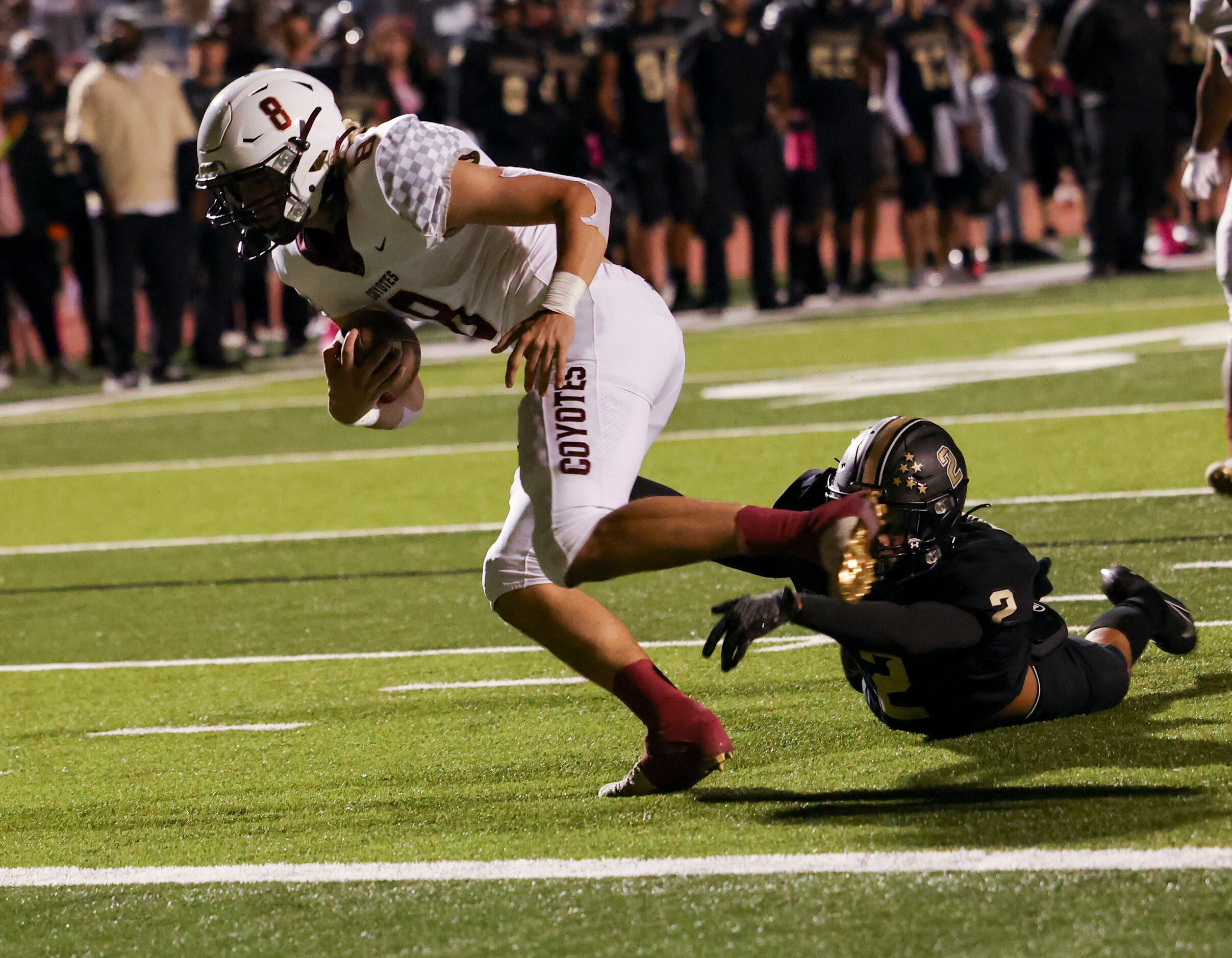 The Colony’s DB Shafiq Taylor (2) fails to stop Frisco Heritage’s WR Bryce Gilchrist (8)...