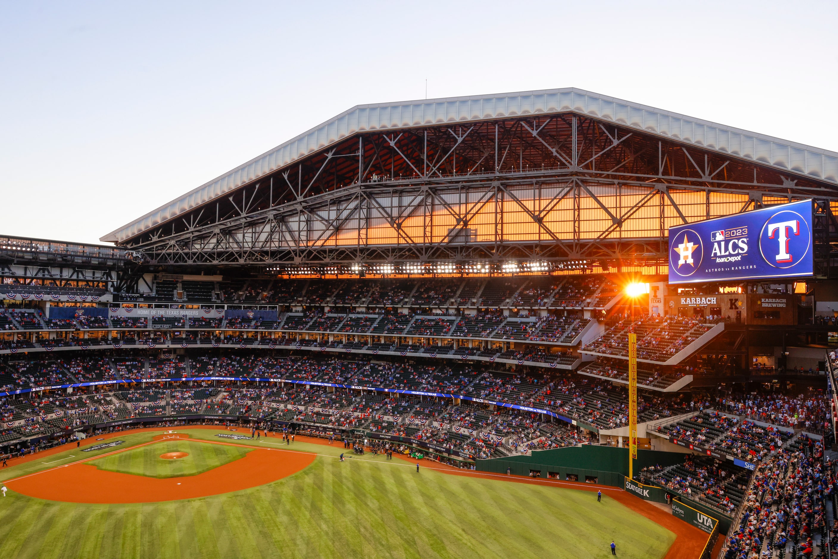 The roof remained open for Game 4 of the American League Championship Series between Texas...