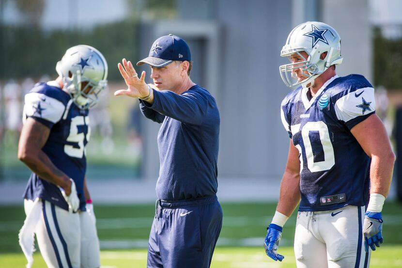 Linebackers coach Matt Eberflus works with outside linebacker Sean Lee (50) during the...